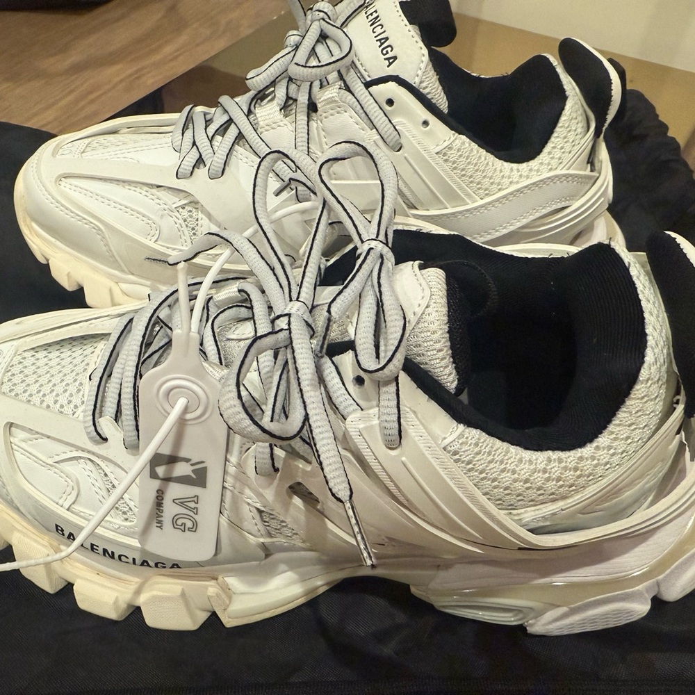 Balenciaga White Sneakers - Picture 2 of 6
